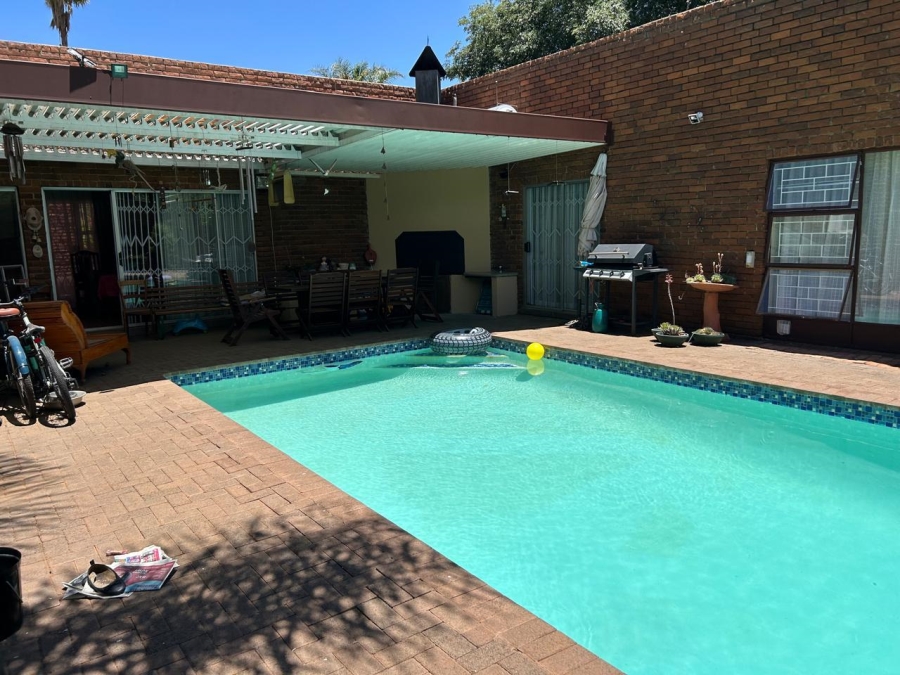 5 Bedroom Property for Sale in Heuwelsig Free State